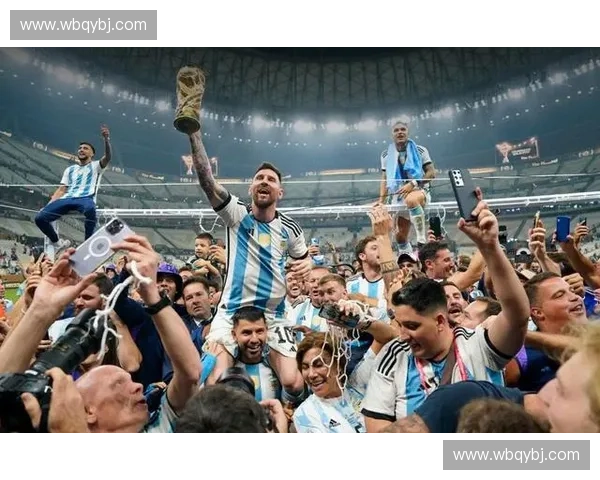 世界杯决赛经典瞬间回顾：巅峰对决与荣耀时刻全记录